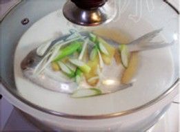 做好清蒸鱼的九大关键秘诀----【清蒸平鱼】