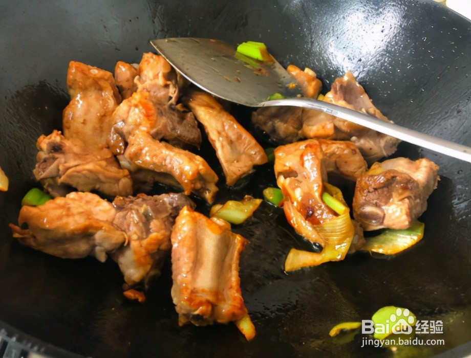 家庭自制土豆炖排骨