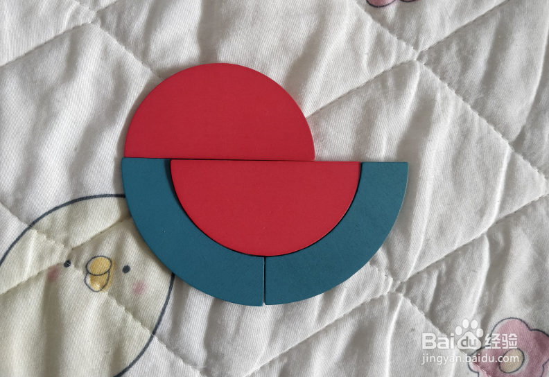 用幼儿积木怎么拼一只站着歌唱的鸟儿？