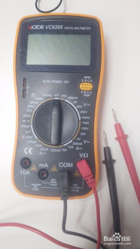 如何使用万用表测量家用电路电压
