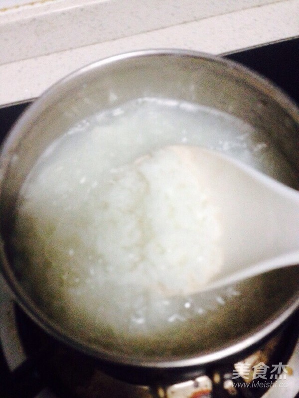 冰糖桂圆枸杞大米粥