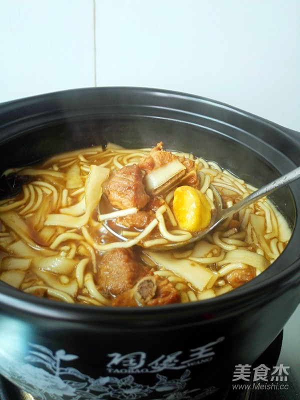 板栗排骨煲的做法