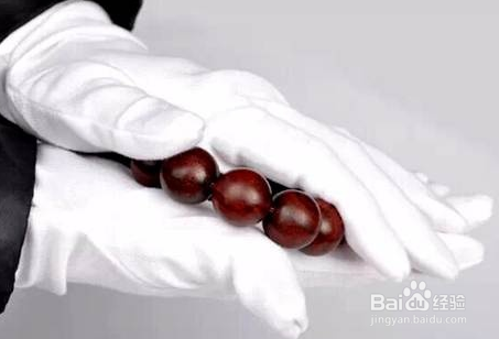 盘好的小叶紫檀是什么颜色