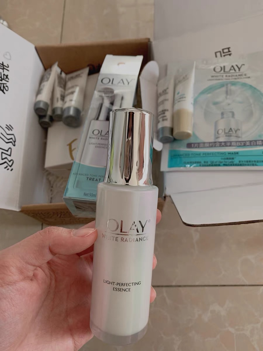 你和光滑肌肤只差一瓶精华液