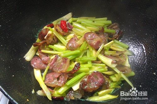 家常菜系列菜谱9：大蒜炒腊肉