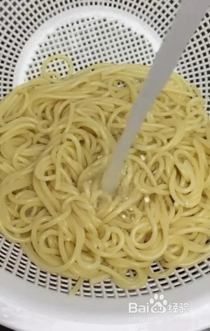 西红柿虾意面的做法