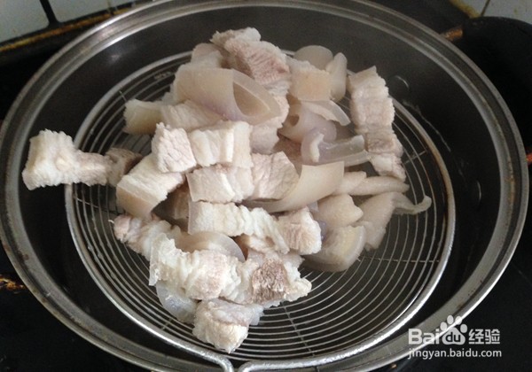 土豆豆角炖五花肉的做法