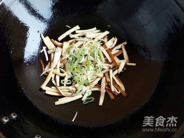茼蒿炒豆干的做法