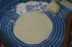 鸡蛋灌饼的做法。
