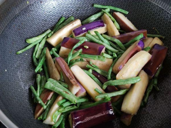 家常豆角烧茄子