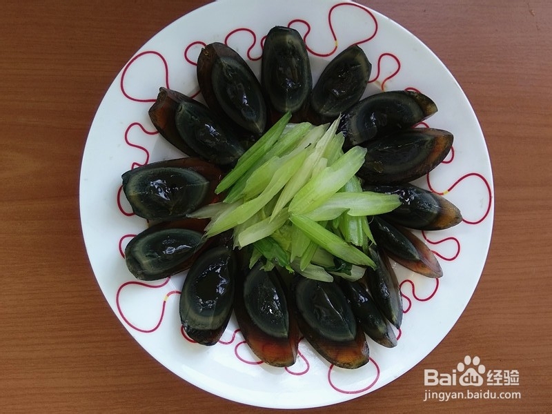 怎么做甜蒜汁拌芹菜皮蛋