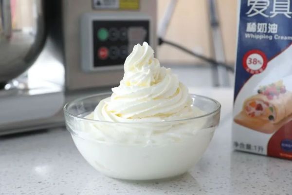 简约日式小罐蛋糕