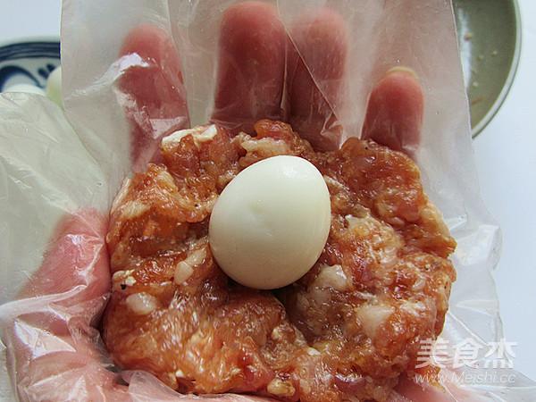 红烧鹌鹑蛋狮子头