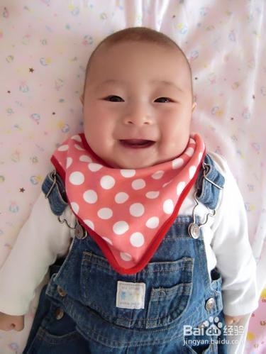 如何才能减少宝宝吐奶