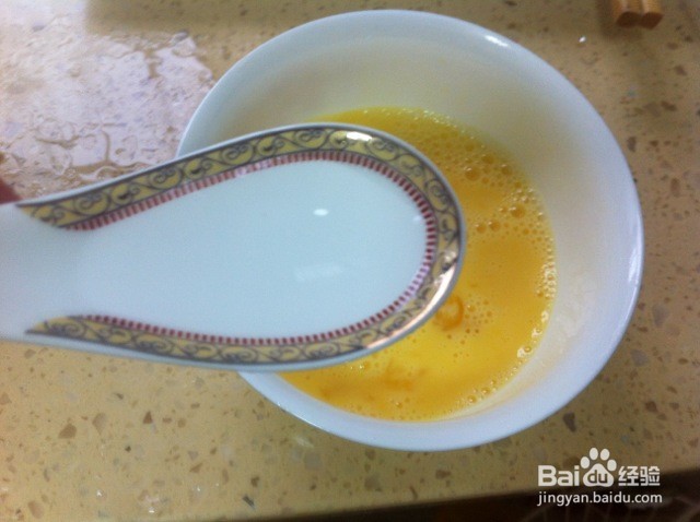 芹菜炒鸡蛋的做法