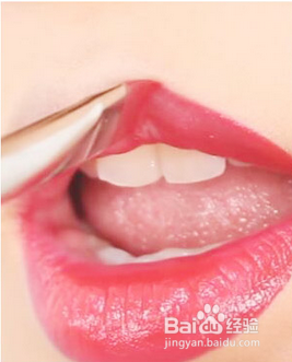 新手要怎样才能画出干净的红唇妆