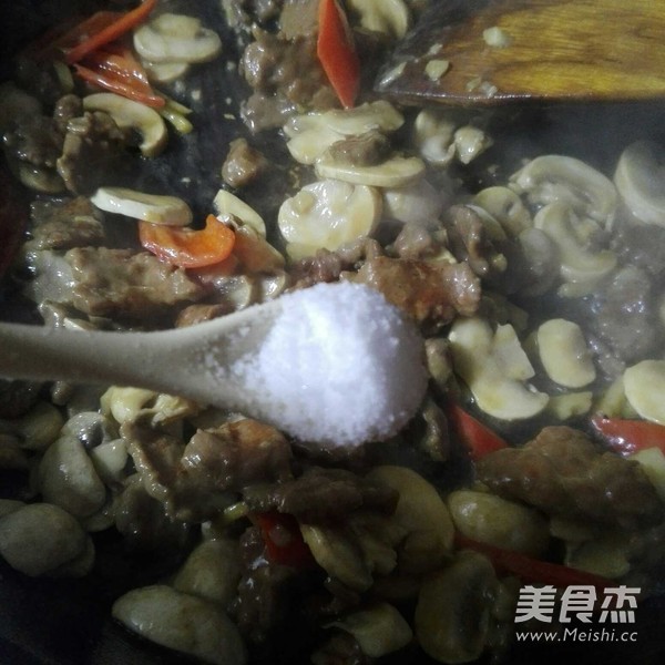 白蘑菇炒牛肉