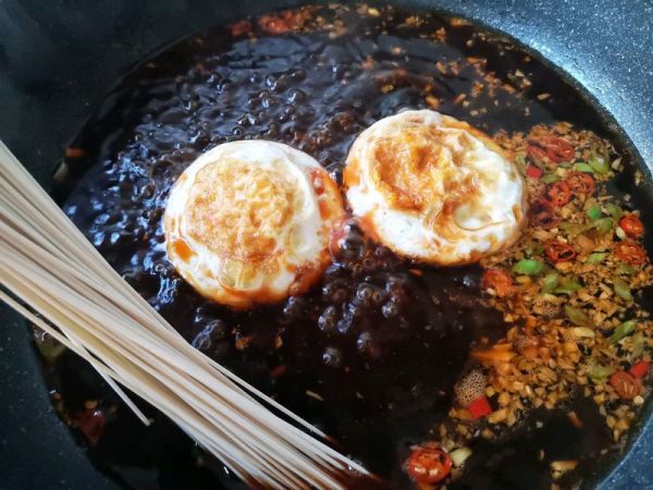 厨房小白都能做好的荷包蛋焖面