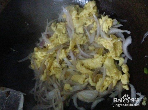 洋葱炒鸡蛋的做法