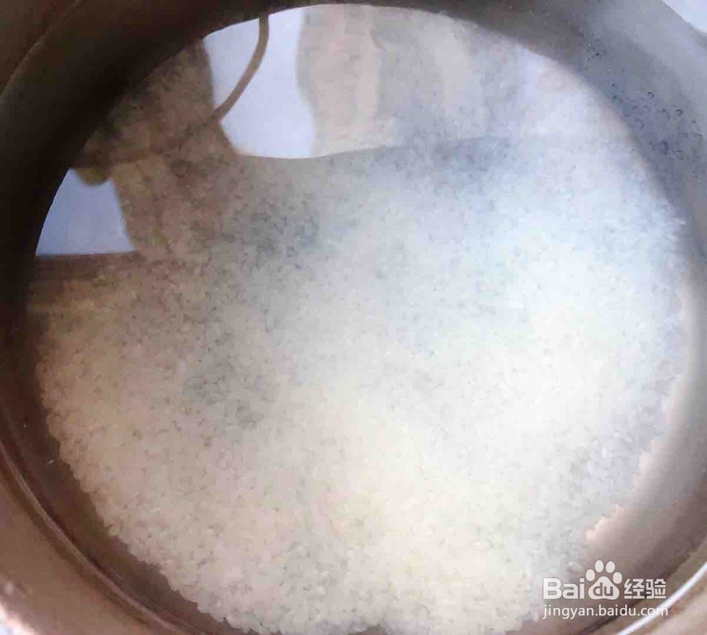 制作美味的蔬菜虾仁粥