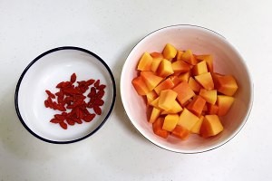 木瓜银耳莲子汤的做法