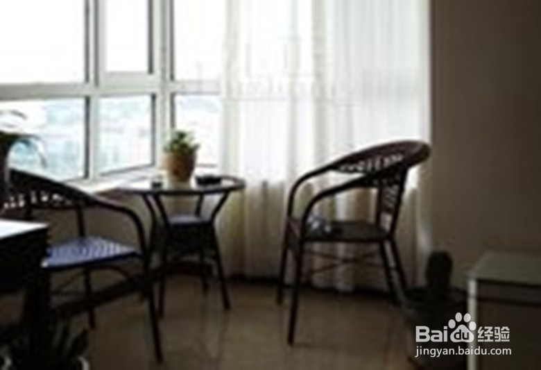 三面窗户的阳台怎么安窗帘