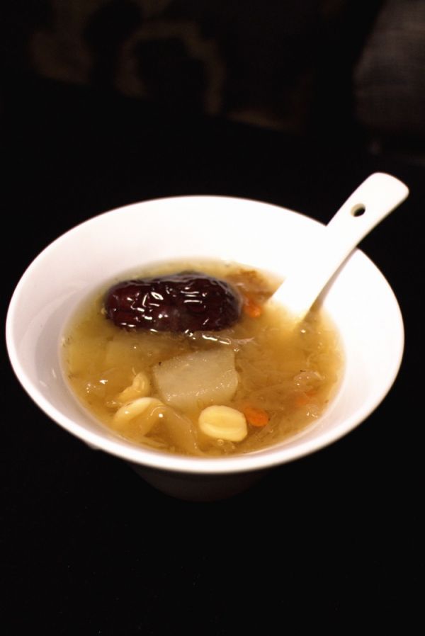 银耳红枣莲子羹