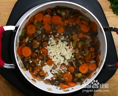 扁豆蘑菇茄酱拌意大利面