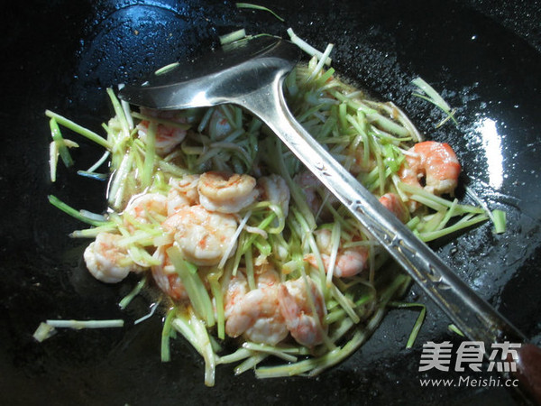 韭菜芽炒虾仁
