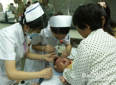 婴幼儿发烧症状不可小觑