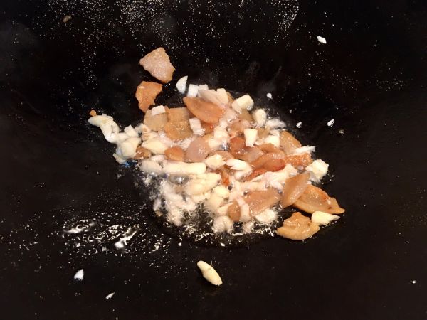 蒜头猪油炝炒甘蓝菜