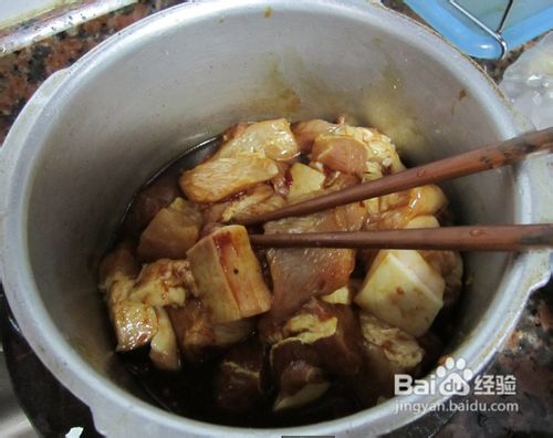 DIY美食:鹌鹑蛋焖猪肉