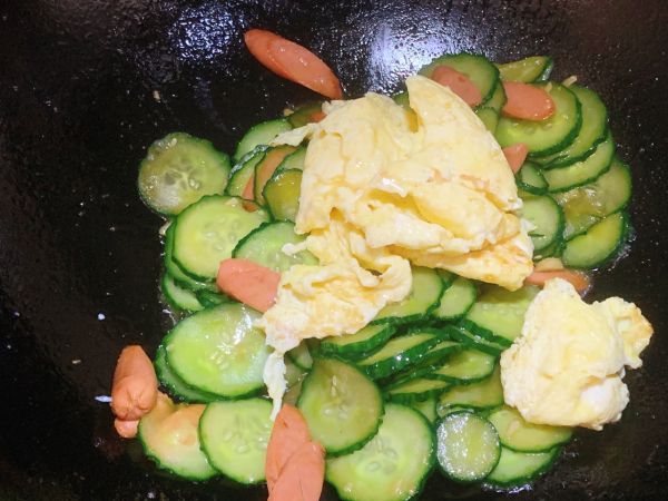 黄瓜火腿炒鸡蛋