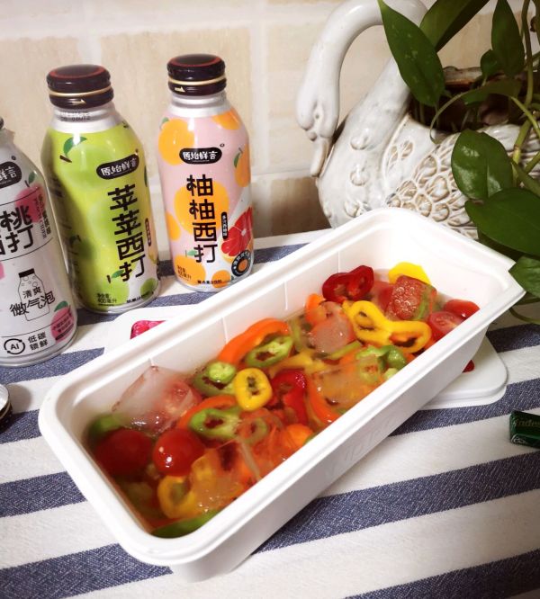 冰凉多巴胺桃桃西打凉菜