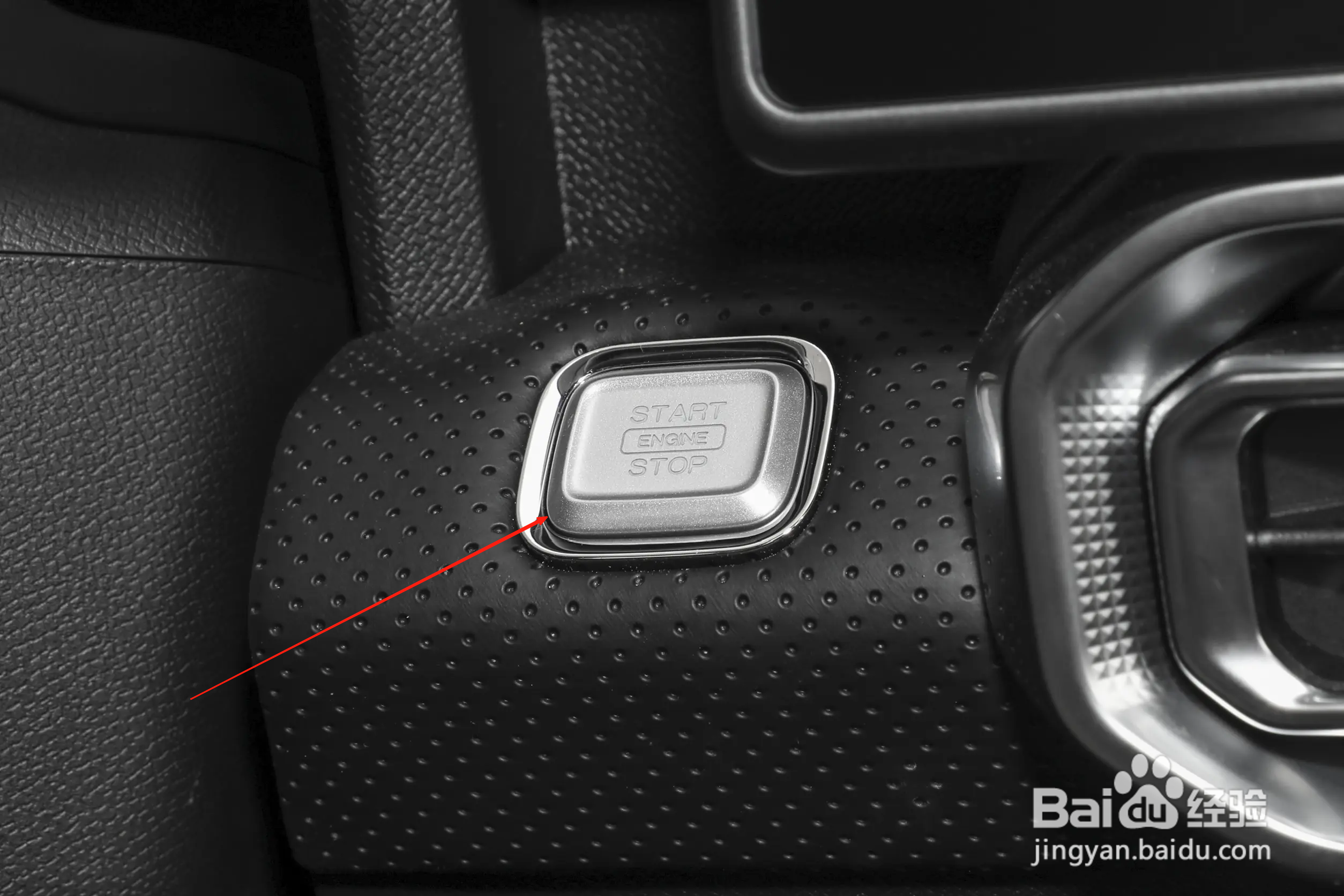 旅行者加长版如何打开交通标志识别?