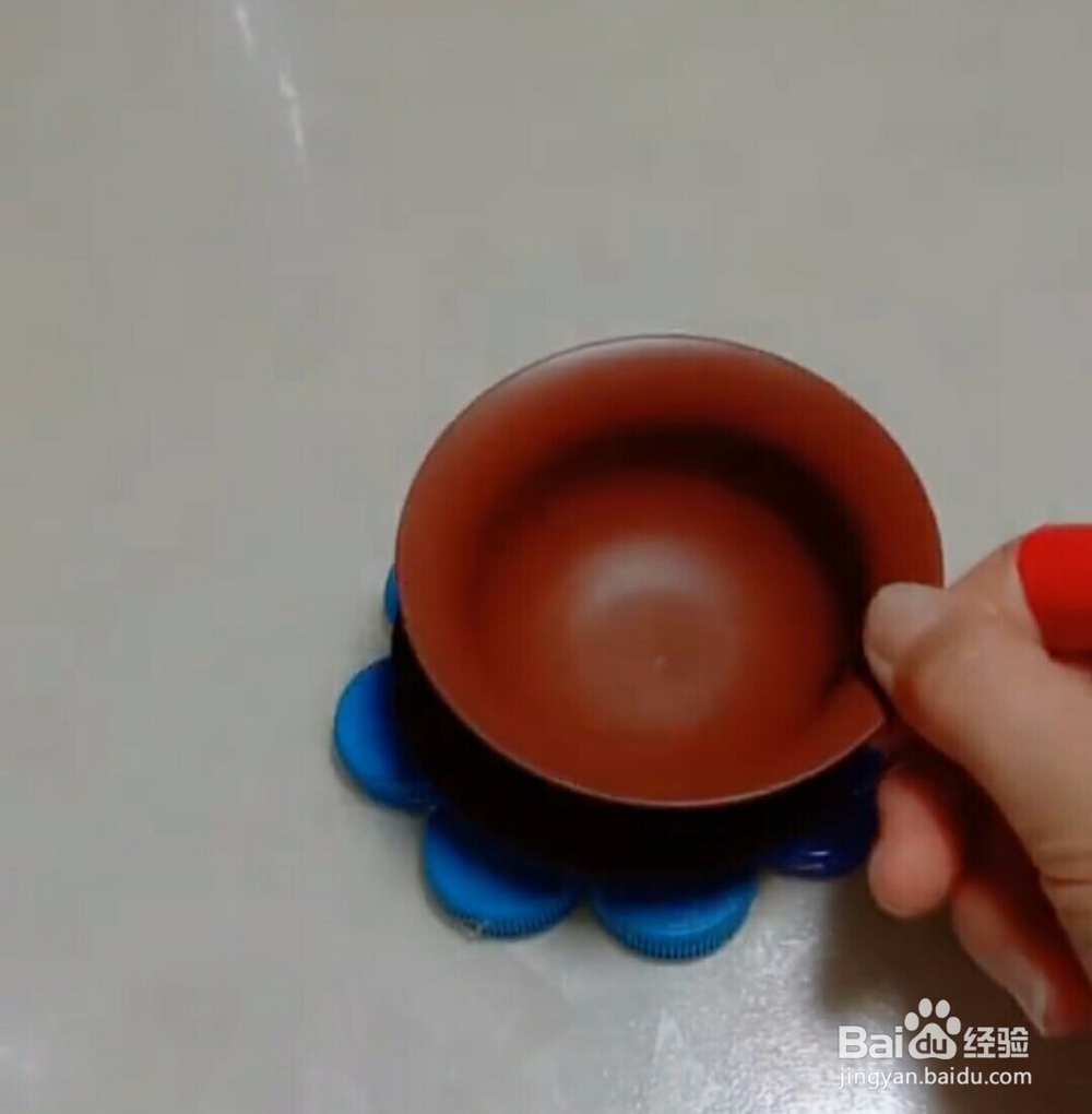 废物利用“矿泉水瓶盖”做的 隔热垫