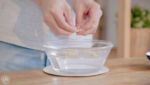 怎么做银耳炖梨盅？银耳炖梨盅的做法