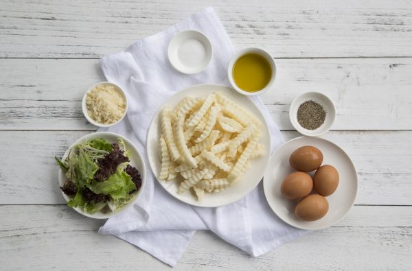 芝士美国曲薯配煎蛋沙拉