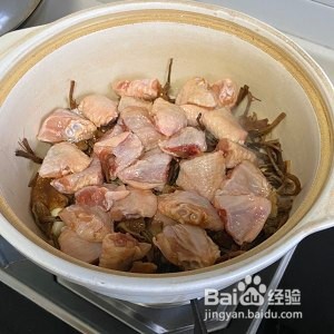 教你怎么做超下饭蒜香茶树菇鸡翅锅