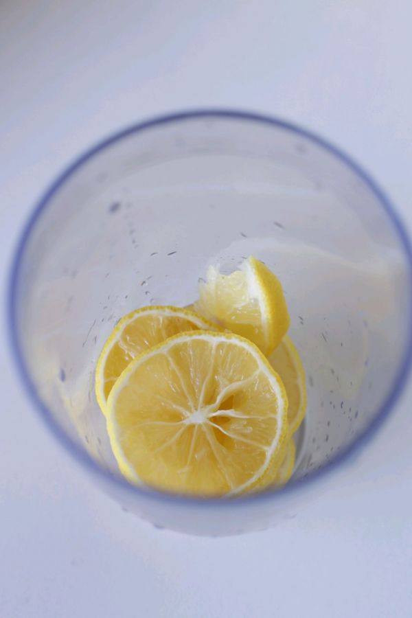 手打柠檬气泡水