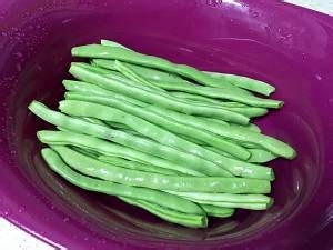 养生食补排骨焖四季豆的做法