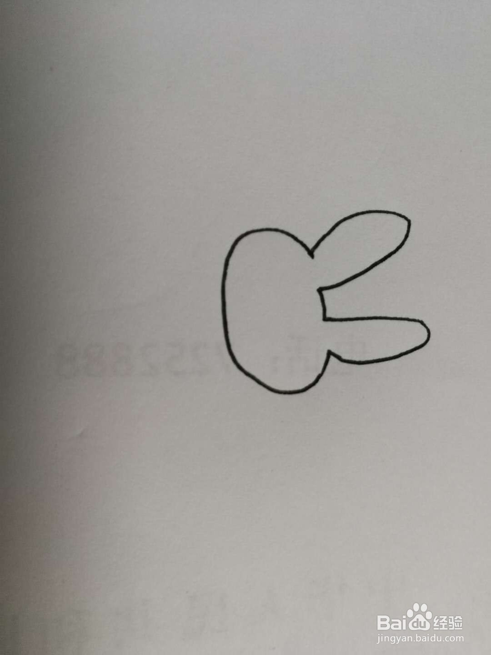 简笔画抱着萝卜的兔子