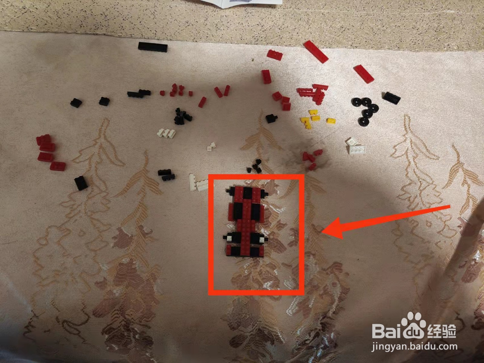 怎样组装小型的积木“小汽车”