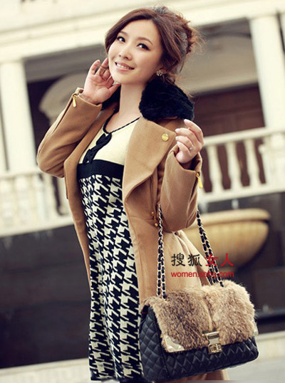 怎样搭配驼色羊绒外套