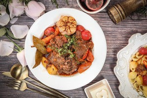 怎么做美味的红酒慢炖牛肉