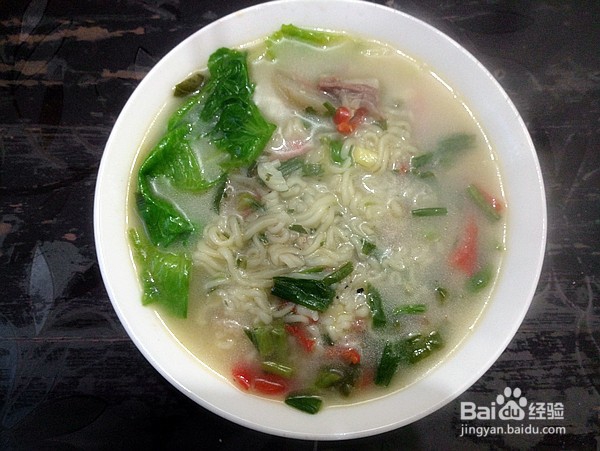 教你做煎蛋肉肠面