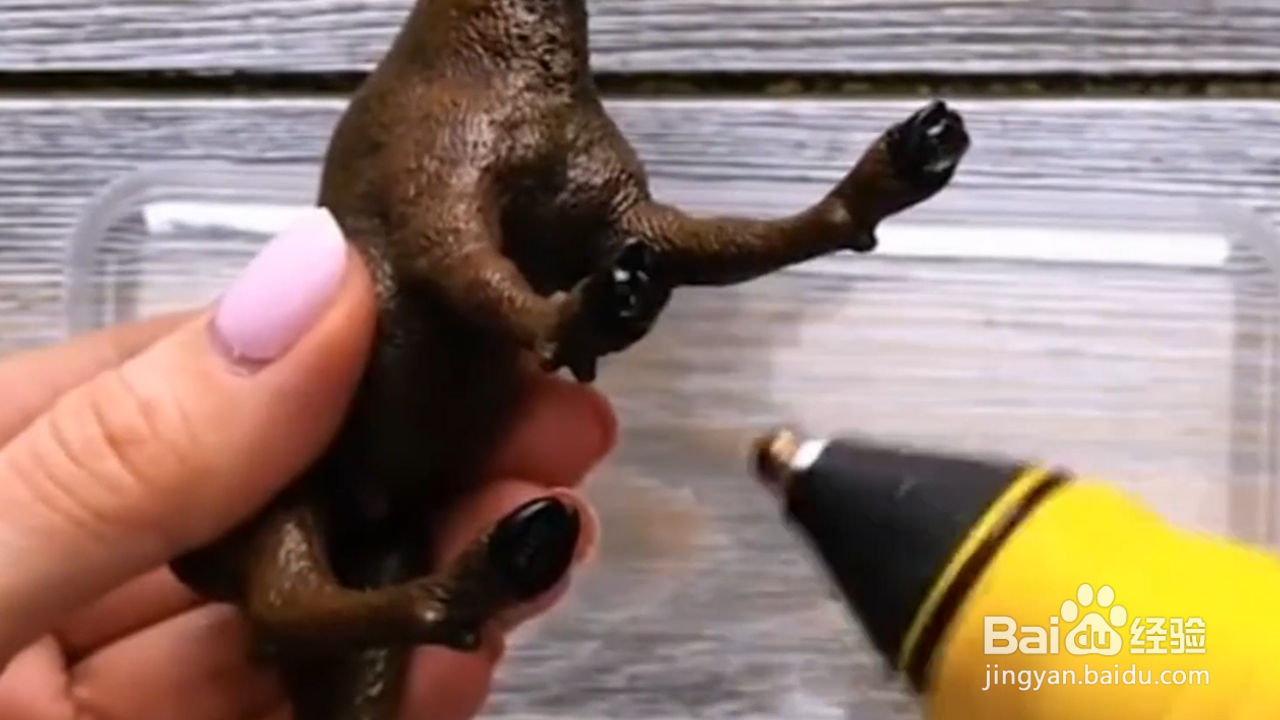 如何学会将废旧玩具变成精致装饰的小技巧