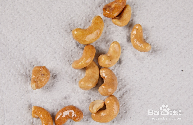 11个月宝宝补铁补钙辅食----腰果鸡丁焖饭