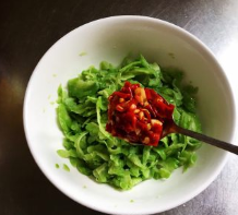 教你做剁椒拌苦瓜