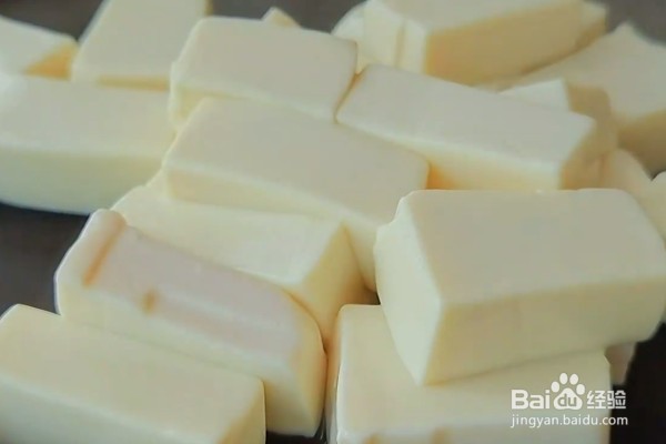 如何凉拌皮蛋豆腐